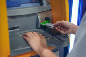 女性がお金を借りるとしたらどうする？