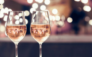 飲み代に高額な交際費を支出するのは良いことか悪いことか